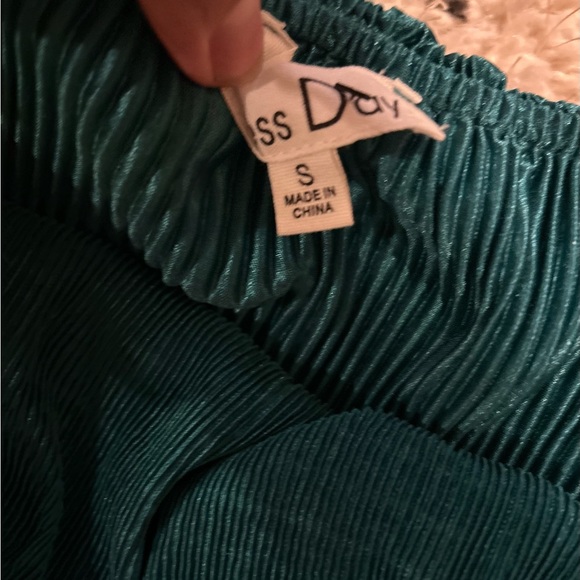 Pinkblush emerald green ribbed satin texture off the shoulder maxi dress nwot - Picture 4 of 4